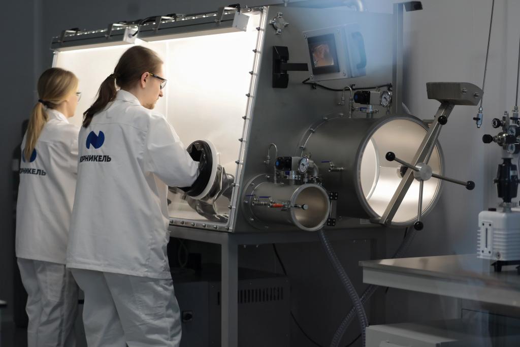 «Норникель» открыл в Москве первую в мире палладиевую лабораторию 